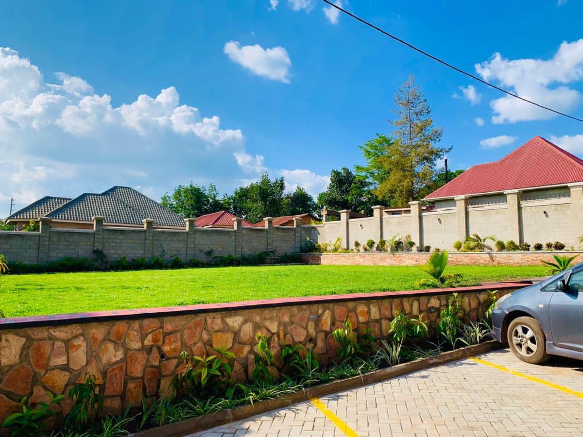 Golden Castle Hotel Hoima Zewnętrze zdjęcie