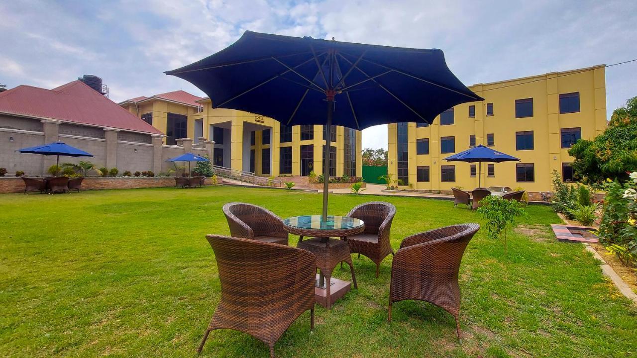 Golden Castle Hotel Hoima Zewnętrze zdjęcie