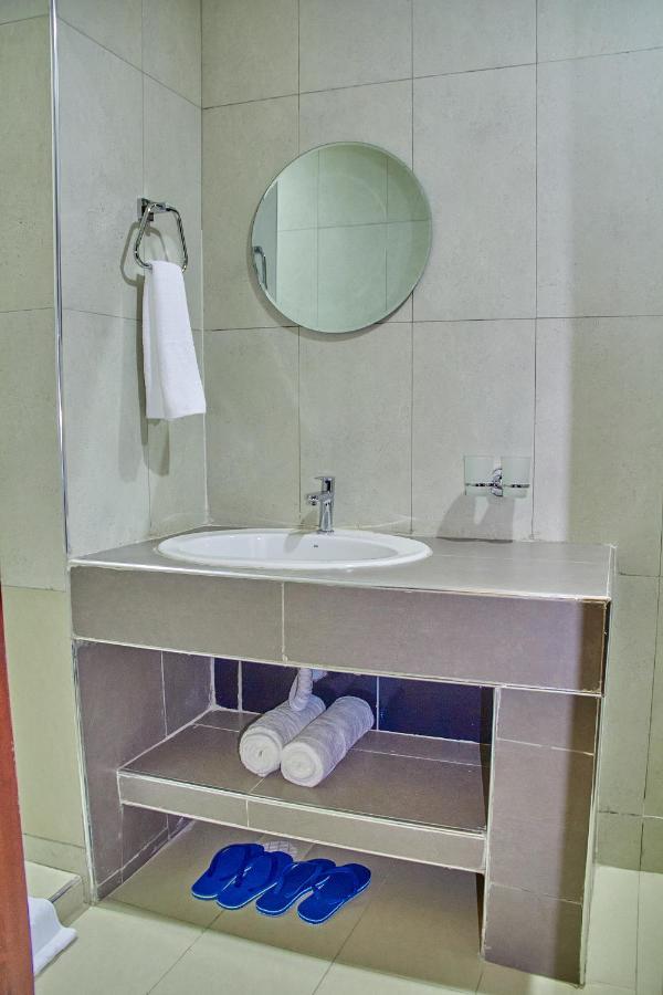 Golden Castle Hotel Hoima Zewnętrze zdjęcie