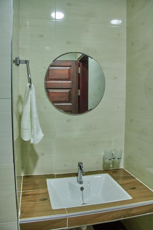 Golden Castle Hotel Hoima Zewnętrze zdjęcie