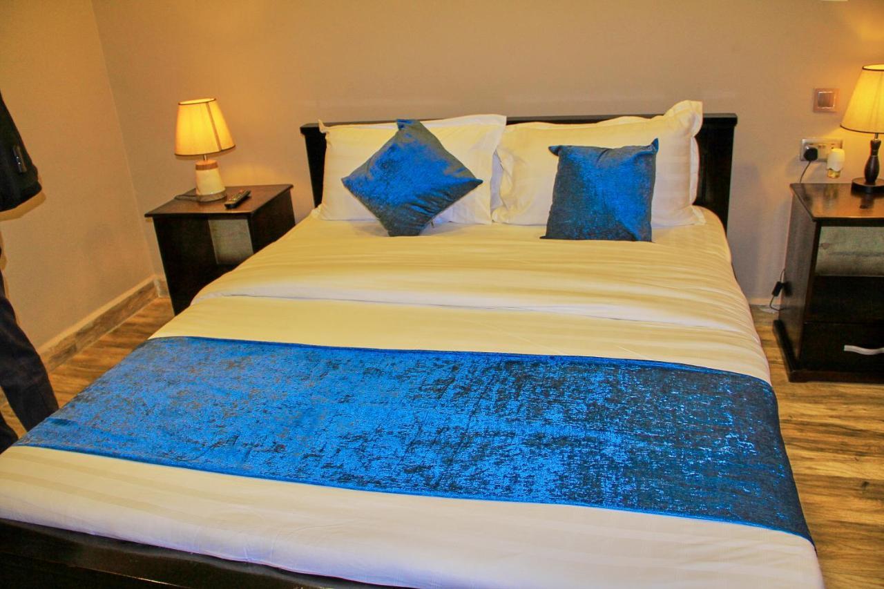 Golden Castle Hotel Hoima Zewnętrze zdjęcie